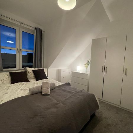 Апартаменты Carvetii - Edward House D - 2 Dbl Bed 2Nd Floor Flat Данфермлин Экстерьер фото